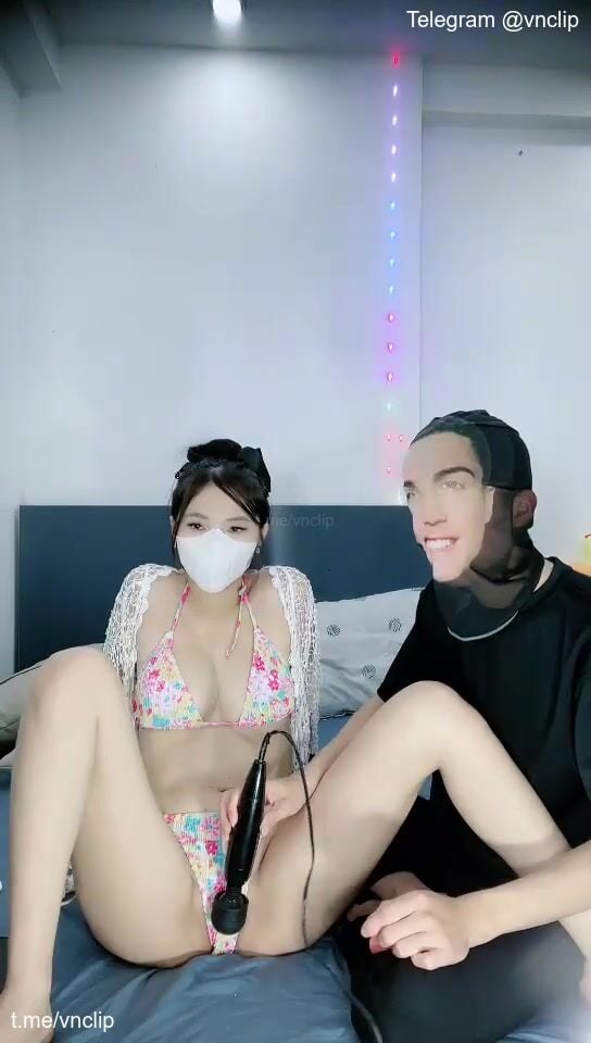Phòng live show hàng móc lồn địt nhau tập thể của bé nọng trên mmlive p2
